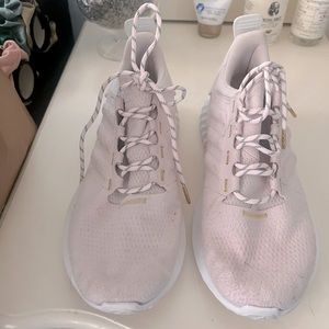 Pink size 6 3ounce sneakers new